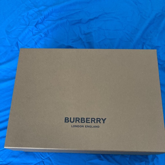 Burberry men’s sneakers - Picture 2 of 5